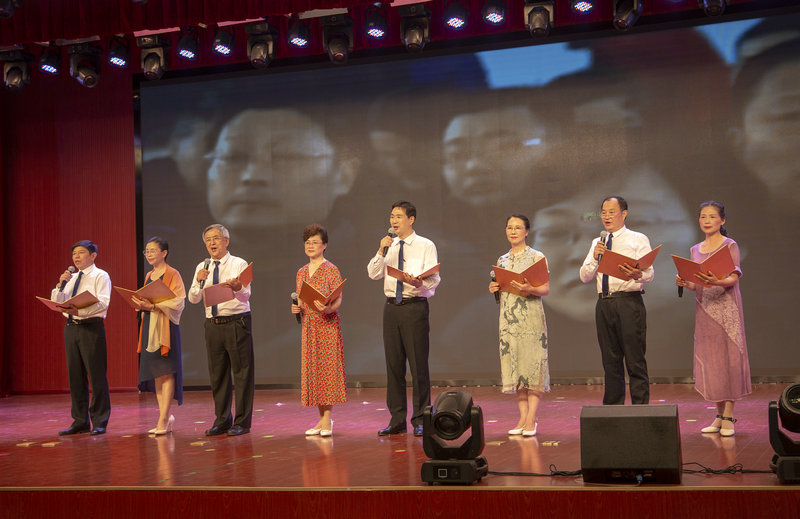 诗朗诵《我爱您 合肥老年大学》 指导老师 鲍远明 摄/杨国太